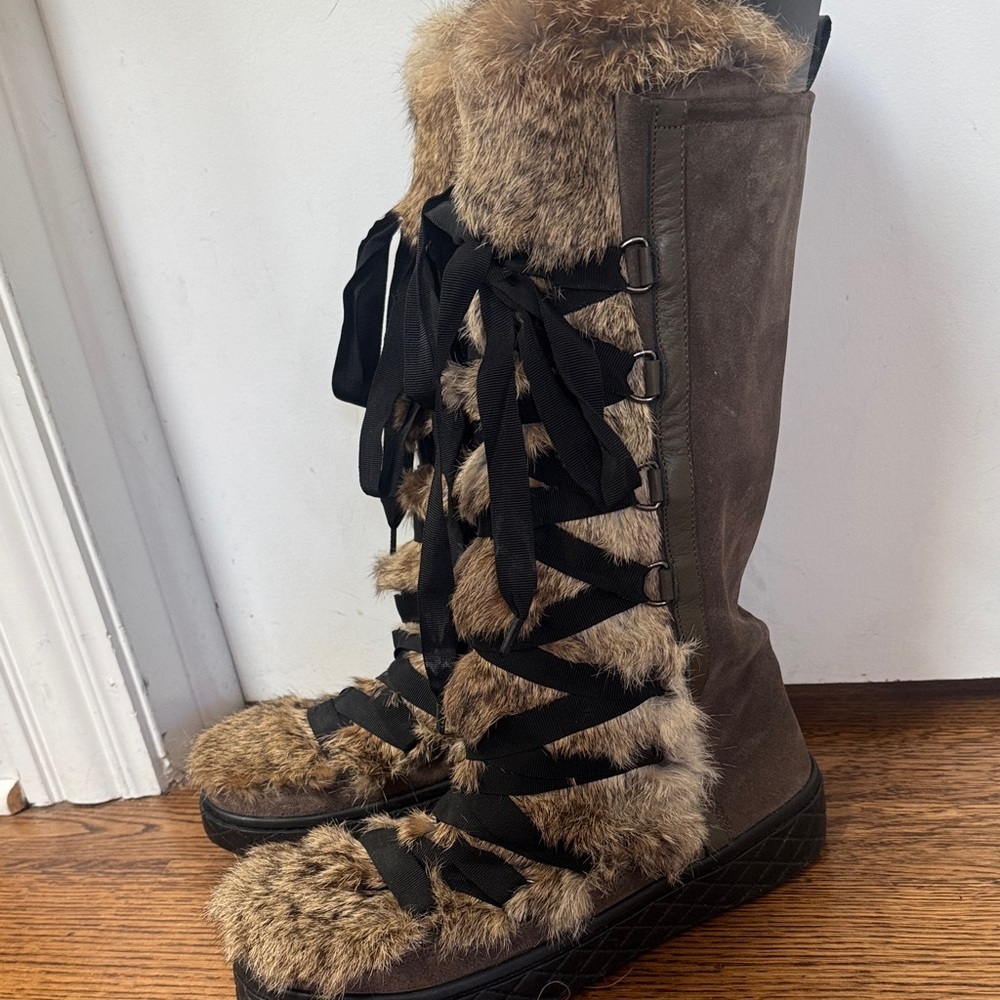 Moncler Zoelie Brown Suede and Fur Winter Boots $1100 - Picture 6 of 11